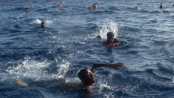 Задържаха кораб на правозащитна организация, участвала в трафика на мигранти през Средиземно море