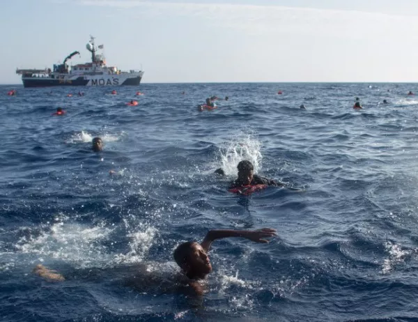 Десетки бежанци се издавиха в Аденския залив