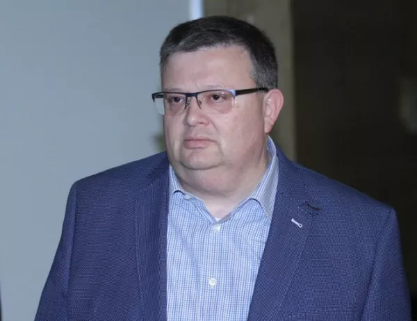 Личните данни на всеки българин са достъпни, Цацаров подава жалба до КЗЛД