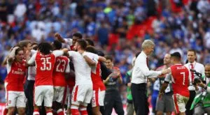 Арсенал с нови предложения към Йозил и Санчес