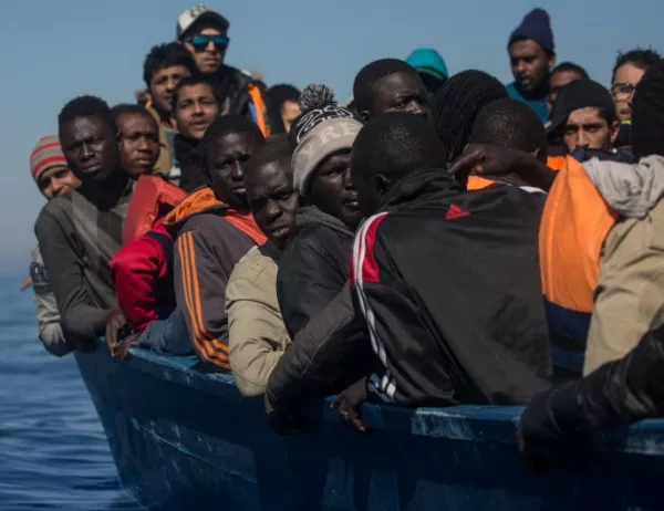 Стотици мигранти спасени за часове край бреговете на Испания