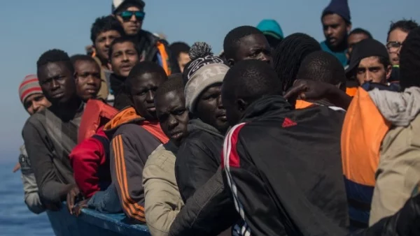 Стотици мигранти спасени за часове край бреговете на Испания