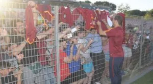 Стотици фенове си взеха сбогом с Тоти на последната му тренировка