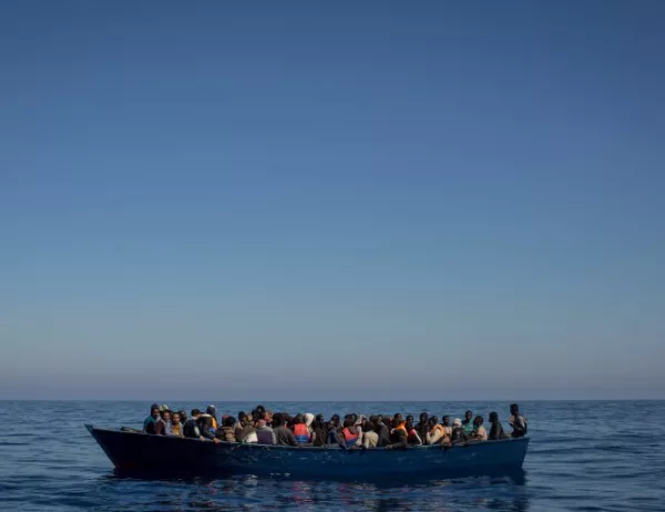 Франция създава на либийска земя "горещи точки" за проверки на бежанците