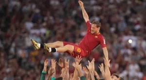 От респект: Никой в Рома не се осмели да вземе номер "10"