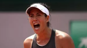 Шампионката в Париж започна защитата на титлата с убедителна победа