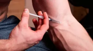 {{ otherArticle[0].article.title }}