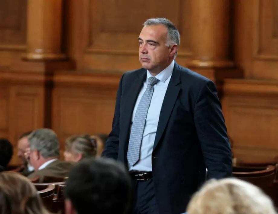 БСП настоя за изслушване на Гешев в парламента и Пеевски да дойде на работа
