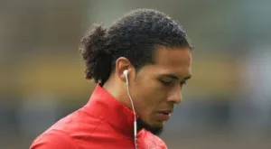 Висшата лига отново мечтае за Ван Дайк - "светците" договориха негов заместник