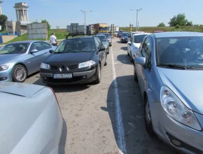 Рекорден трафик на Дунав мост заради румънска ваканция