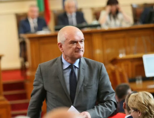 ДСБ и "Да, България" поискаха от Главчев да стратира проверка за незаконни подслушвания