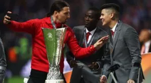 ВИДЕО: Златан грубо отблъсна Рохо, който се меси в селфито му