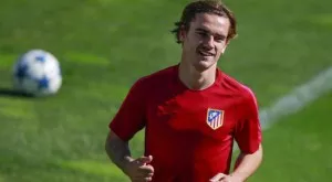 СНИМКА: Пробиха главата на Гризман, но той остана в игра