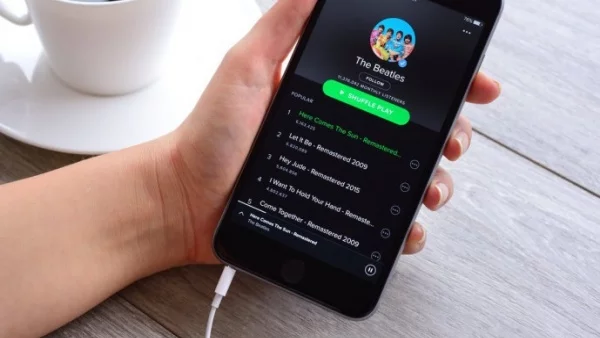 Spotify с два пъти повече абонати от Apple Music