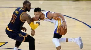 Уориърс смачкаха Кливланд в мач №1, ЛеБрон се скри през второто полувреме