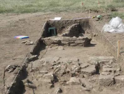 Тракийски храм и християнска църква разкриха археолози край село Татул