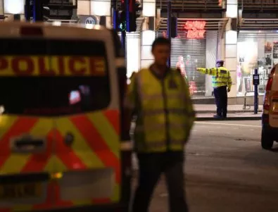 Ван прегази и рани десетки пред джамия в Лондон (ВИДЕО)