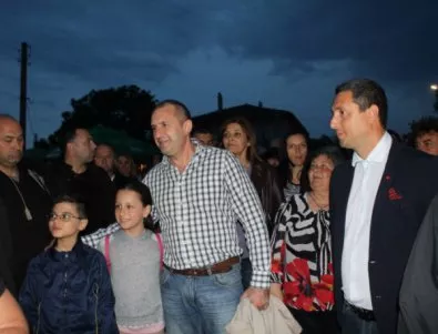 Президентът Радев присъства на Нестинарския празник в село Българи