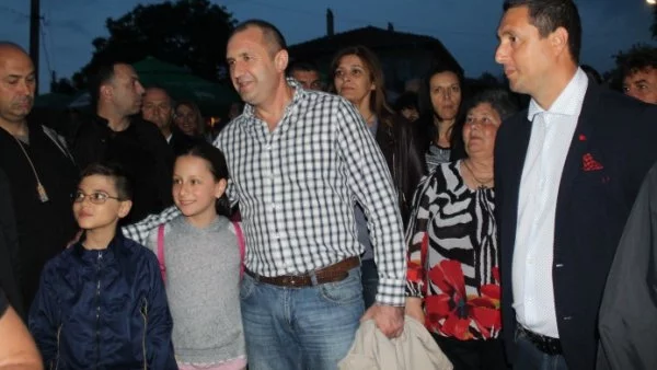 Президентът Радев присъства на Нестинарския празник в село Българи