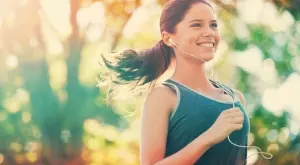 Какви са разликите между обикновена и спортна камера