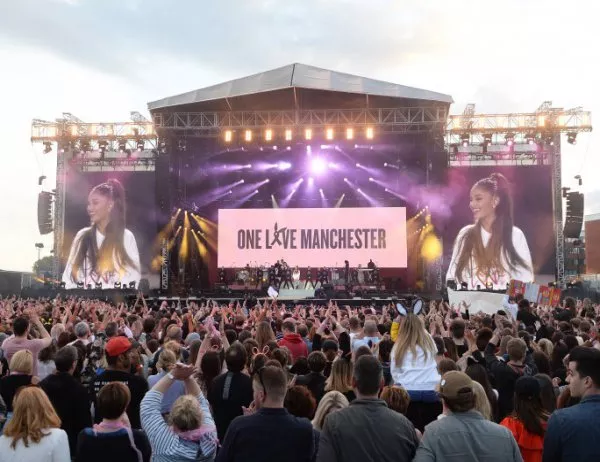 50 000 души пяха с Ариана Гранде в Манчестър (ВИДЕО)