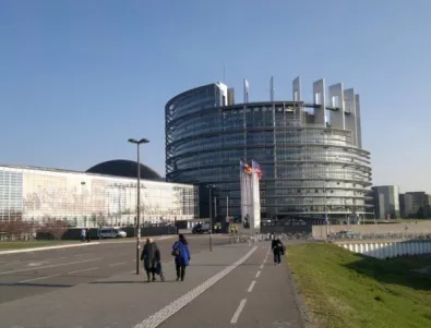 Масово валят оставки на евродепутати от ЕП