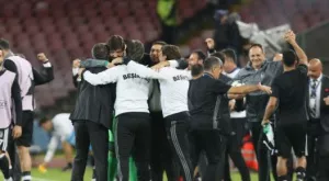 Замериха Куарешма с нож по време на мач (ВИДЕО)