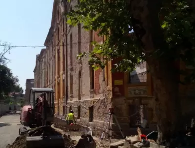 Продължава разрушаването на Тютюневите складове в Пловдив, алармира проф. Минеков