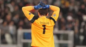 Голям съперник на Икер Касияс през годините го помоли да спре с футбола