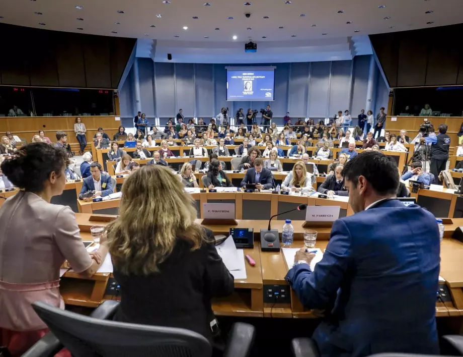 На спешна среща представители на ЕС обсъждат мерки за борба с пандемията от коронавирус