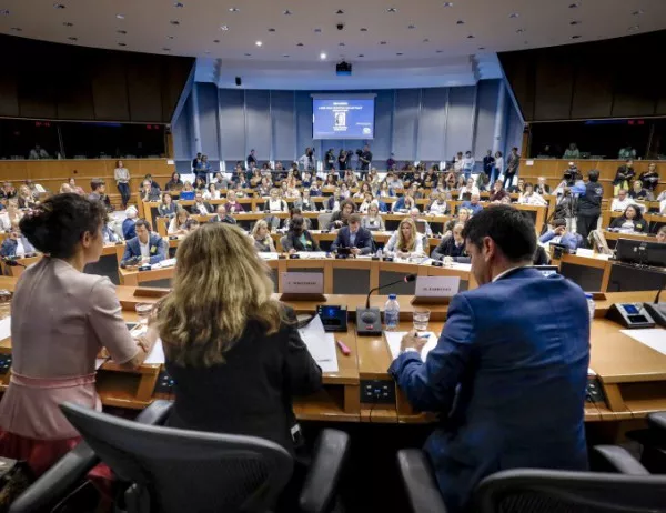 Европарламентът отпусна 1 млд. евро финансова помощ за Украйна