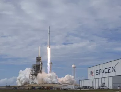 SpaceX изстреля успешно секретен спътник