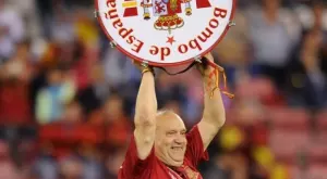 Пандемията принуди известния фен на Испания, Маноло, да си продаде барабана