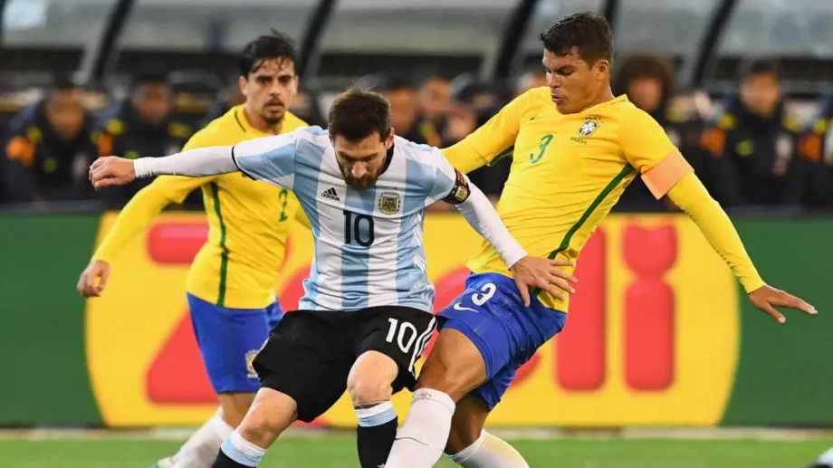 Бивш бразилски национал: Когато играехме срещу Меси, се редувахме да го ритаме