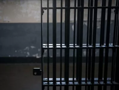 Стотици осъдени затворници са на свобода