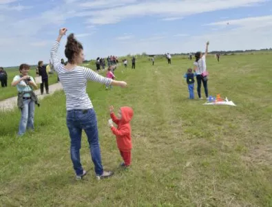 Фестивал на хвърчилата се проведе в Сборяново