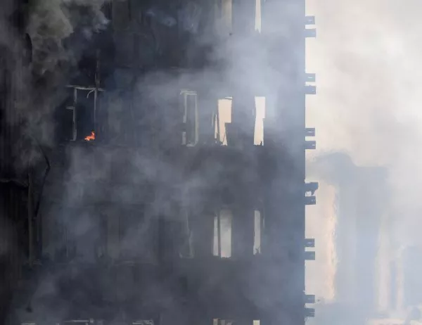 Има опасения, че жертвите на пожара в Лондон може да са поне 100