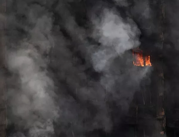 Човек загина при пожар в търговски център в Москва (ВИДЕО)