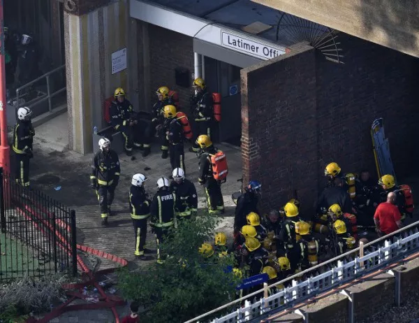 Евакуираха жилищен блок в Лондон заради голям пожар (ВИДЕО)