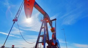 Саудитска Арабия свива износа на суров петрол за Азия 