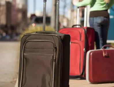 Проверяват сигнал за изоставен куфар на летище София