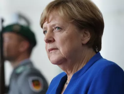 Меркел също иска смяна на регламента за бежанците 