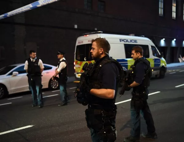 Обвиниха в терористично престъпление мъжа, нападнал полицаи пред Бъкингамския дворец