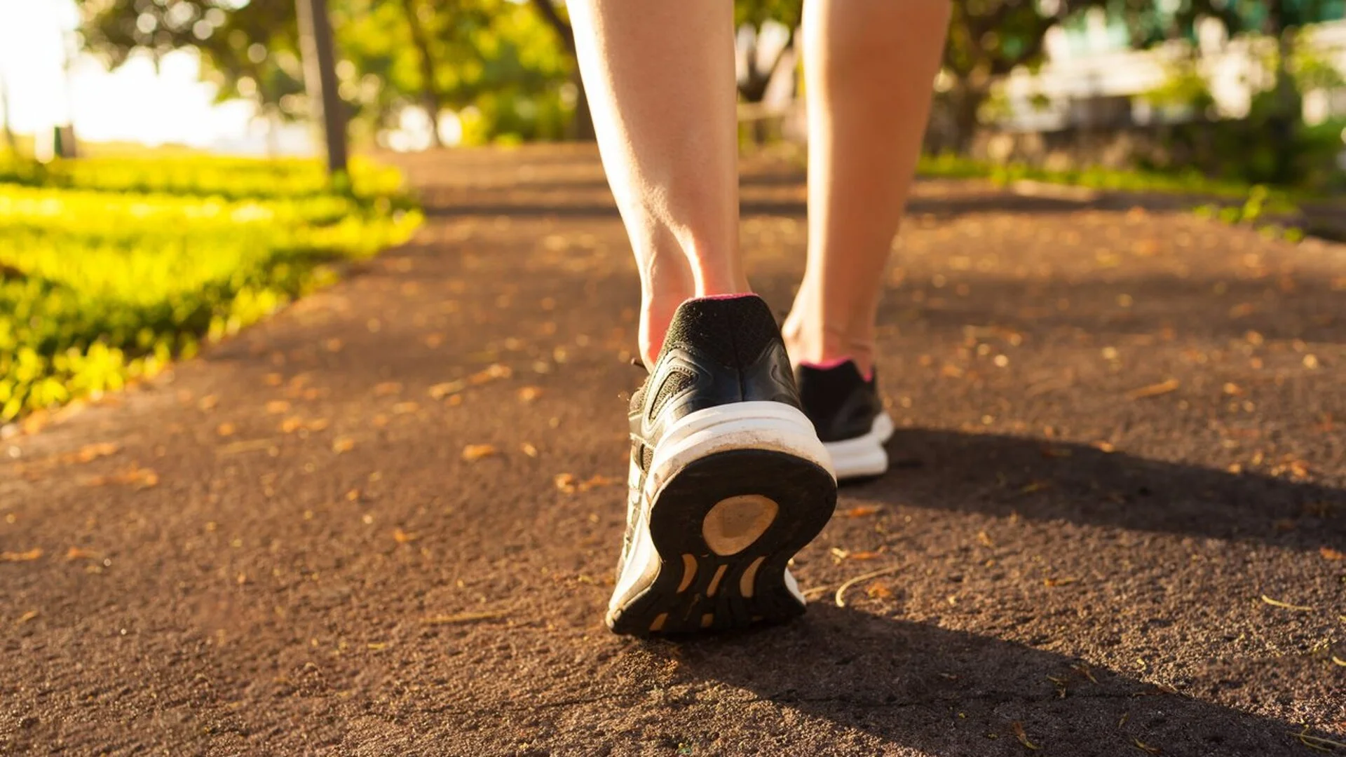 Експери: Колко калории изгаря ходенето и защо е толкова полезно да вървим много