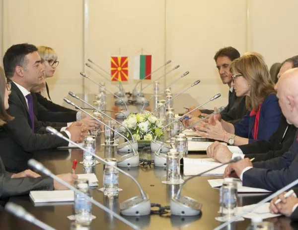 Захариева обсъди договора за добросъседство с македонския си колега