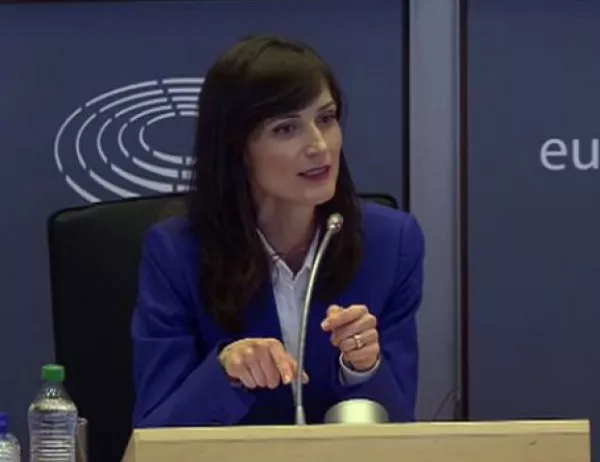 Мария Габриел разказа какво прави ЕС в борбата с фалшивите новини