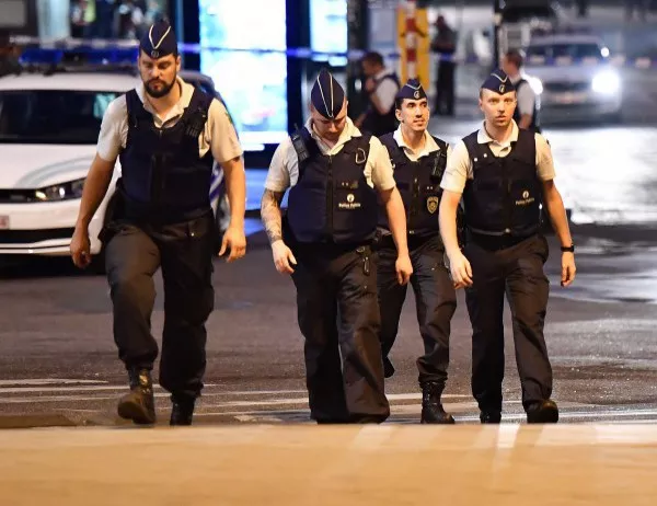 Белгийски полицаи простреляха мъж с нож, опитал да ги нападне