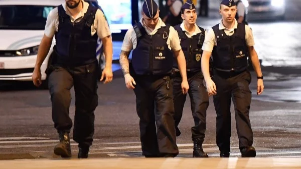 Белгийски полицаи простреляха мъж с нож, опитал да ги нападне