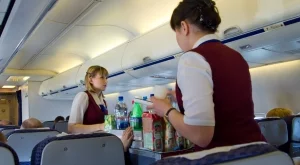 Защо не трябва да пиете чай или кафе на борда на самолет