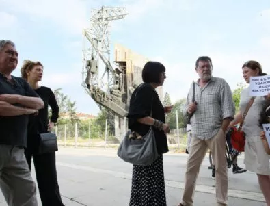 Граждани и художници призоваха за запазване на паметника 